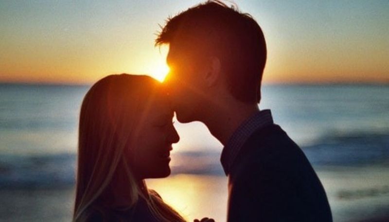 Mơ Thấy Hôn Người Lạ Có Ý Nghĩa Gì? Giải Mã Giấc Mơ Thú Vị Này